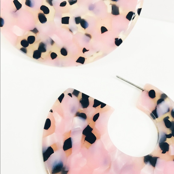 Flat Semi-Hoops in Pink Leopard - Picture 3 of 5